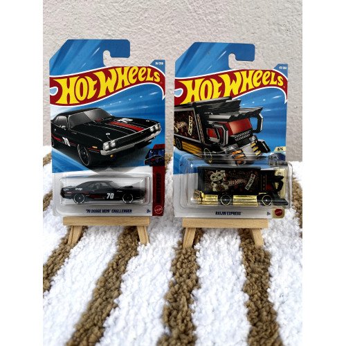 HotWheels Imported -  '70 Dodge Hemi Challenger Combo